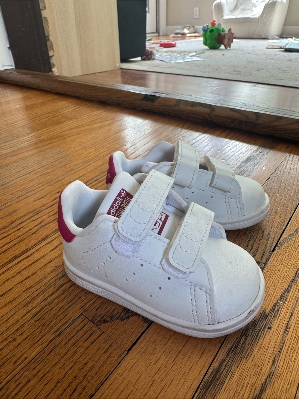 Stan Smith Adidas Pink - Size 4, barely worn!